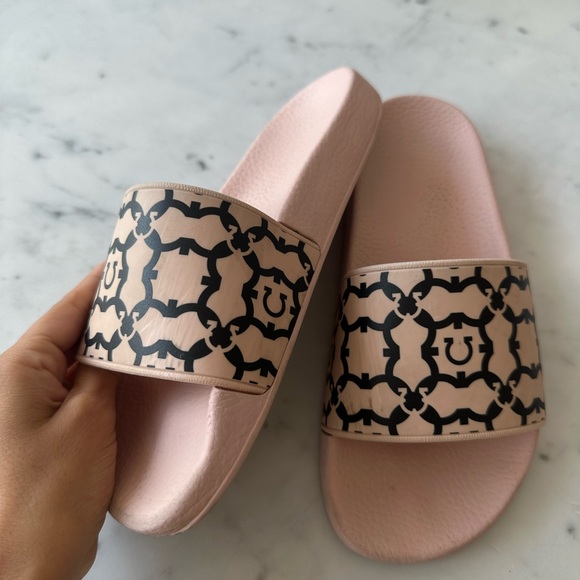 Salvatore Ferigamo slides - Picture 3 of 5